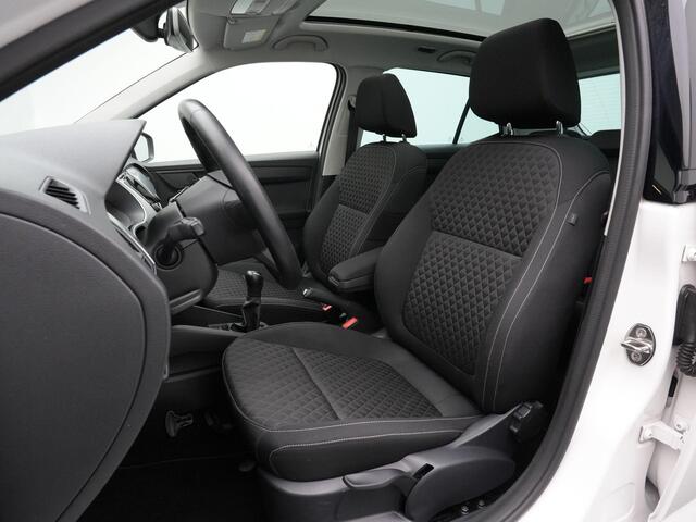 Skoda FABIA 1.0 TSI 95 pk Drive | Panoramadak | Trekhaak | Navigatie | Parkeersensoren achter