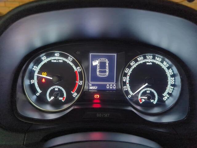 Skoda FABIA Combi 1.0 TSI Ambition Parkeersensoren / Airco / Bluetooth / Smartlink / App-connect / Carplay / Android auto