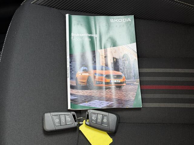Skoda FABIA 1.0 TSI Monte Carlo / DSG Automaat / Camera / Navigatie via Apple Carplay & Android Auto / Adaptieve Cruise / PDC / Stoelverwarming / Sportstuur / Sport Stoelen / ACC /