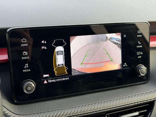 Skoda FABIA 1.0 TSI Monte Carlo / DSG Automaat / Camera / Navigatie via Apple Carplay & Android Auto / Adaptieve Cruise / PDC / Stoelverwarming / Sportstuur / Sport Stoelen / ACC /