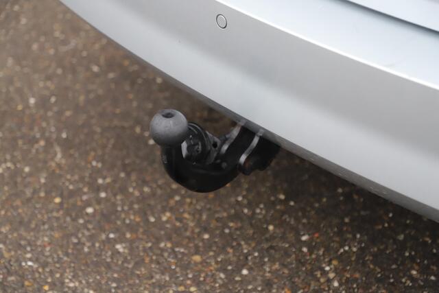 Skoda FABIA Combi 1.0 TSI Ambition 95PK Trekhaak Navigatie Carplay Android Airco Cruise Control Parkeersensor