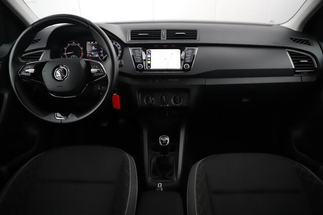 Skoda FABIA Combi 1.0 TSI Ambition 95PK Trekhaak Navigatie Carplay Android Airco Cruise Control Parkeersensor