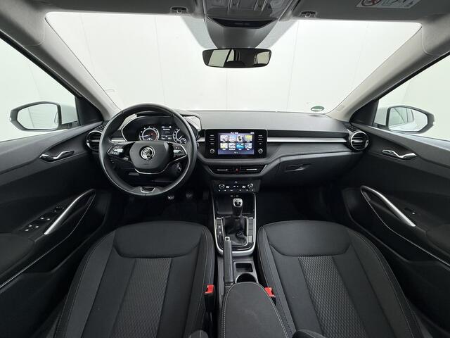 Skoda FABIA 1.0TSI 96PK 5Drs Ecc Navi* Camera Stoelverwarming Apple Carplay Android Auto Cruise Control Pdc Lmv Isofix Privacyglas Led Smartlink Bluetooth Keyless Licht-/regensensor Mooie en complete Skoda Fabia 380 Liter kofferruimte