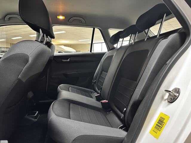Skoda FABIA Combi 1.0 TSI Ambition /Trekhaak! /Apple + Android /Navi /Climat /Cruise /Elek. pakket /Bluetooth /USB /Multi. LEDER Stuur /PDC /LED Dagrijverl. /Isofix /Armsteun /Dakrails.