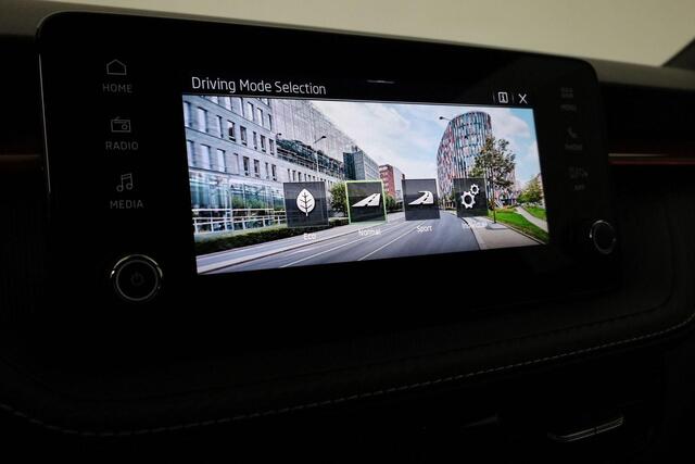 Skoda FABIA 1.0 TSI Monte Carlo | ACC | 17 inch | Keyless | Stoelverwarming