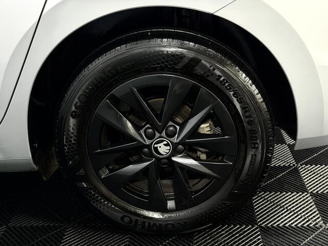 Skoda FABIA 1.0 TSI Business Edition Camera, Apple carplay, Keyless start, Virtual desk, Airco, Stoelverwarming, A start stop, Cruise control, Lichtmetalen velgen