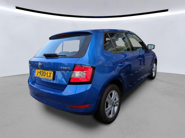 Skoda FABIA 1.0 TSI Style / Carplay / 15 Inch / Parkeersensoren / climate / Stoelverwarming