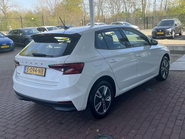 Skoda FABIA 1.0 TSI Ambition / Navigatie / Carplay / Parkeersensoren / Slechts 1838km!