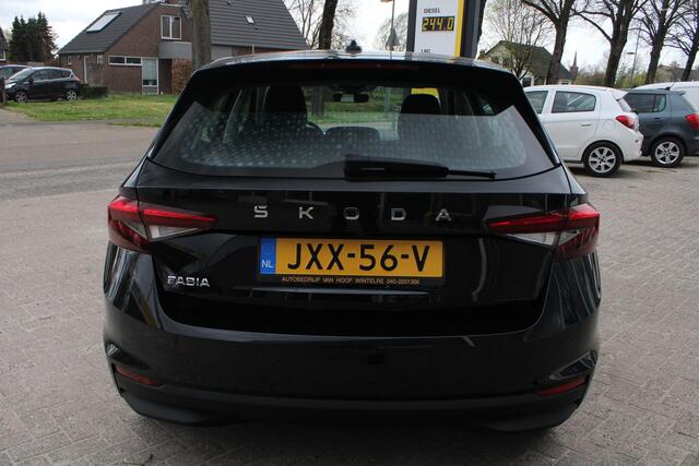 Skoda FABIA 1.0 TSI Carplay, Volledig digitaal, Achteruitrijcamera, NAVI, Stoelverwarming, CC, LED, Keyless, Parksens. V en A, 15" LMV
