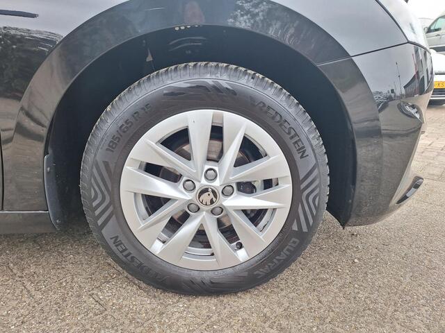 Skoda FABIA 1.0 TSI Ambition LED verlichting / Cruise control / Airco / Navigatie / App-connect