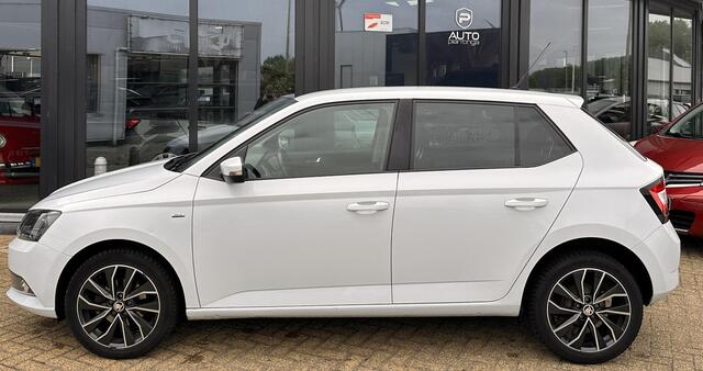 Skoda FABIA 1.2 TSI Drive 90PK | 1e Eigenaar | NL AUTO | Trekhaak | Parkeersensoren | APK tot 20-05-2027 | DAB+ | Climate Control | Cruise Control | Privacy Glass | Navigatie | 2 Sleutels |