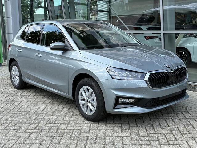 Skoda FABIA Selection 1.0 TSI 95 PK | Parkeersensoren | Apple Carplay/Android Auto | 16" Lichtmetalen Velgen | Getint glas |