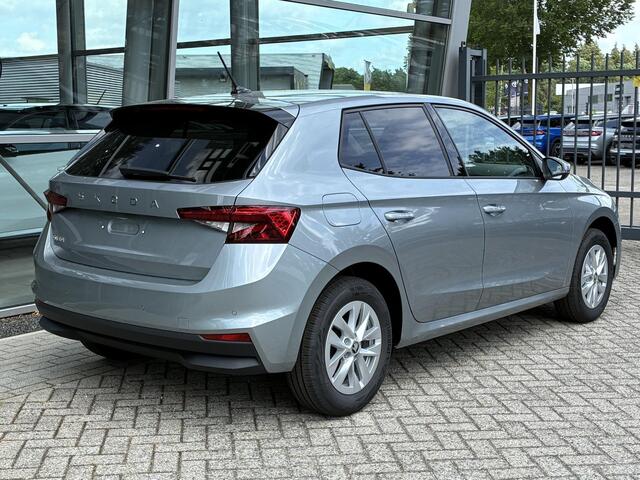 Skoda FABIA Selection 1.0 TSI 95 PK | Parkeersensoren | Apple Carplay/Android Auto | 16" Lichtmetalen Velgen | Getint glas |
