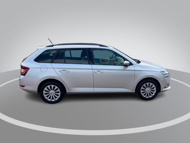 Skoda FABIA Combi 1.0 TSI Ambition · Apple/Android Car Play · Navigatie · Trekhaak · Airco · Cruise Control · P-Sensoren ·