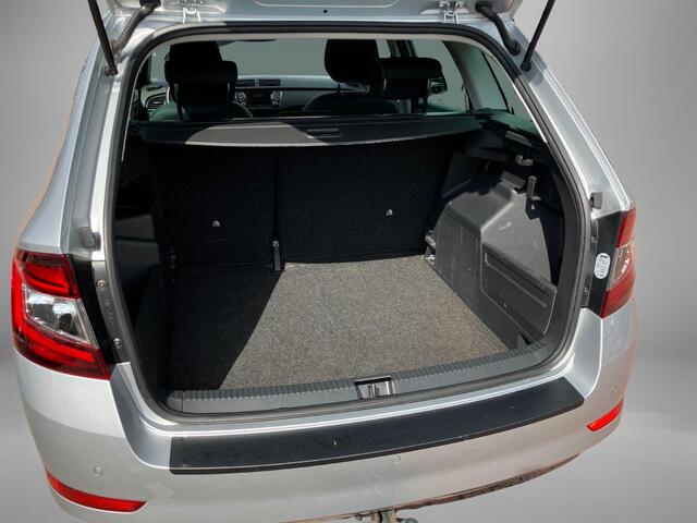 Skoda FABIA Combi 1.0 TSI Ambition · Apple/Android Car Play · Navigatie · Trekhaak · Airco · Cruise Control · P-Sensoren ·
