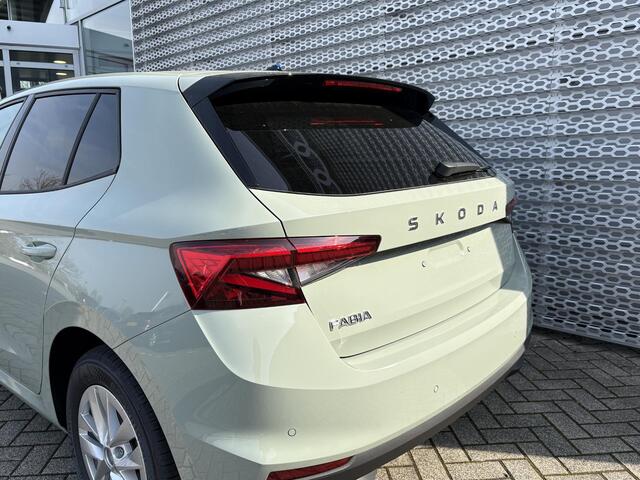 Skoda FABIA Selection 1.0 TSI 95 PK | Parkeersensoren | Apple Carplay/Android Auto | 16" Lichtmetalen Velgen | Getint glas |