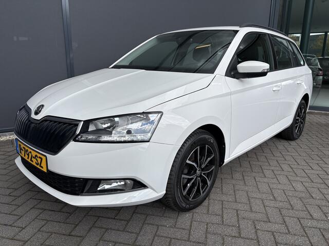 Skoda FABIA Combi 1.0 TSI Ambition Airco - Apple carplay - Parkeersensor achter - Dakrails - Bagagedek - Mistlampen - Cruise control - Bluetooth - Led verlichting - Stuur multifunctioneel - Stuur leder - Elektrische ramen - Centrale vergrendeling met afstandsbediening