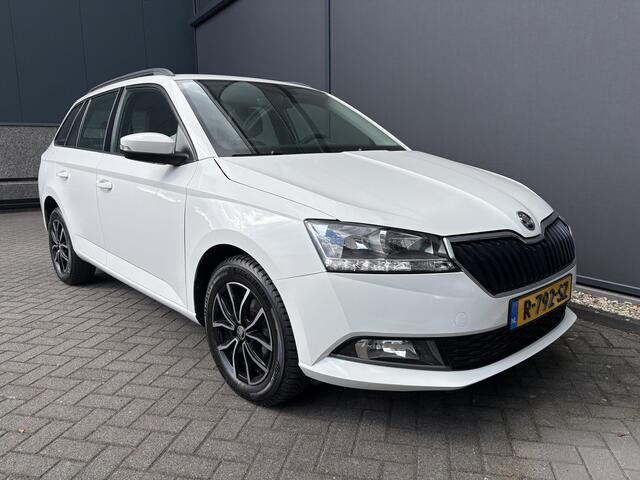 Skoda FABIA Combi 1.0 TSI Ambition Airco - Apple carplay - Parkeersensor achter - Dakrails - Bagagedek - Mistlampen - Cruise control - Bluetooth - Led verlichting - Stuur multifunctioneel - Stuur leder - Elektrische ramen - Centrale vergrendeling met afstandsbediening