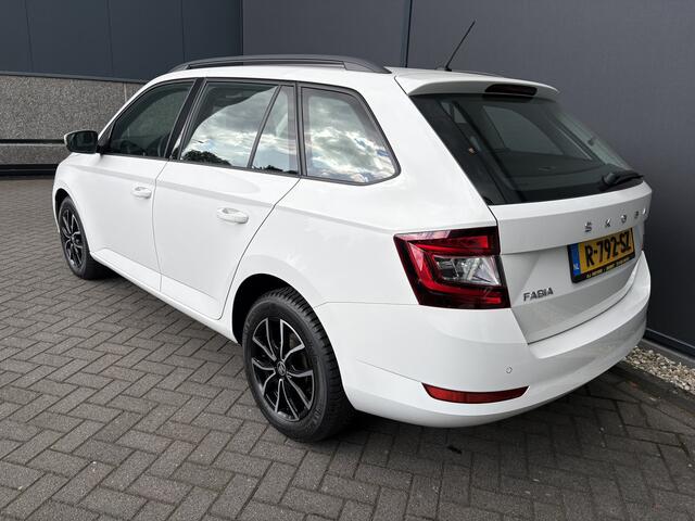Skoda FABIA Combi 1.0 TSI Ambition Airco - Apple carplay - Parkeersensor achter - Dakrails - Bagagedek - Mistlampen - Cruise control - Bluetooth - Led verlichting - Stuur multifunctioneel - Stuur leder - Elektrische ramen - Centrale vergrendeling met afstandsbediening