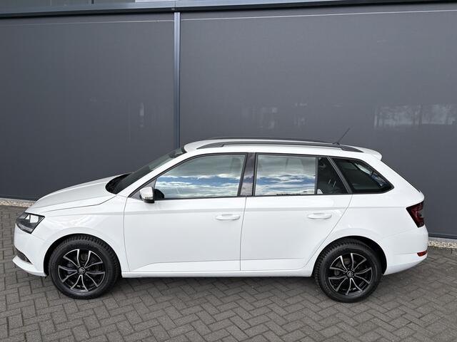 Skoda FABIA Combi 1.0 TSI Ambition Airco - Apple carplay - Parkeersensor achter - Dakrails - Bagagedek - Mistlampen - Cruise control - Bluetooth - Led verlichting - Stuur multifunctioneel - Stuur leder - Elektrische ramen - Centrale vergrendeling met afstandsbediening