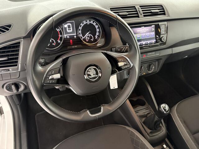 Skoda FABIA Combi 1.0 TSI Ambition Airco - Apple carplay - Parkeersensor achter - Dakrails - Bagagedek - Mistlampen - Cruise control - Bluetooth - Led verlichting - Stuur multifunctioneel - Stuur leder - Elektrische ramen - Centrale vergrendeling met afstandsbediening