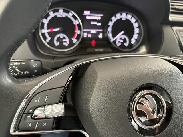 Skoda FABIA Combi 1.0 TSI Ambition Airco - Apple carplay - Parkeersensor achter - Dakrails - Bagagedek - Mistlampen - Cruise control - Bluetooth - Led verlichting - Stuur multifunctioneel - Stuur leder - Elektrische ramen - Centrale vergrendeling met afstandsbediening
