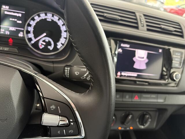 Skoda FABIA Combi 1.0 TSI Ambition Airco - Apple carplay - Parkeersensor achter - Dakrails - Bagagedek - Mistlampen - Cruise control - Bluetooth - Led verlichting - Stuur multifunctioneel - Stuur leder - Elektrische ramen - Centrale vergrendeling met afstandsbediening