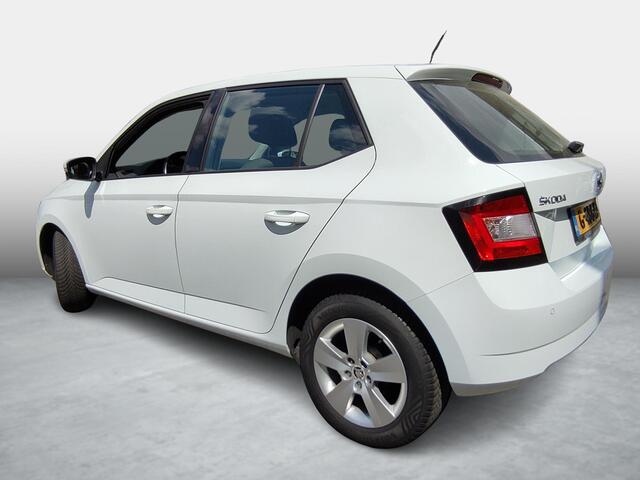 Skoda FABIA 1.0 Ambition Parkeersensoren - Apple Carplay/Android Auto- LMV - Bluetooth - Airco