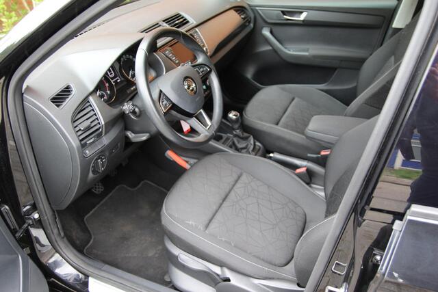 Skoda FABIA Combi 1.0 TSI 96pk Clever | NL-auto | Navigatie | Cruise control | Climate control | Elek. ramen | Centr. deurvergr. | Lichtmetalen velgen | Parkeersensoren | Stoelverwarming |