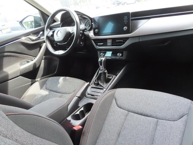 Skoda Kamiq 1.0 TSI Clever DSG | trekhaak wegklapbaar | elektrische achterklep | verwarmbare voorruit | camera | stoelverwarming | adaptive cruise