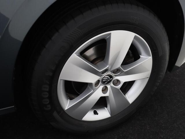 Skoda Kamiq 1.0 TSI Ambition | CarPlay | Airco | Parkeersensoren achter | DAB radio | Cruise control | Bluetooth |