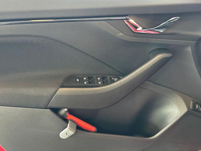 Skoda Kamiq 1.0 TSI 110pk DSG Sport Business / Navigatie / Verwarmbare voorstoelen / 17 inch Braga /