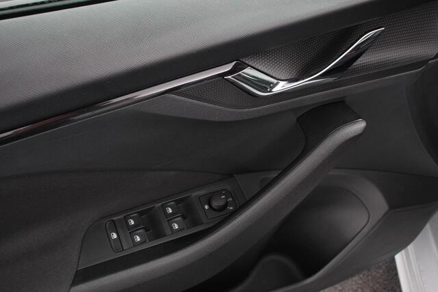 Skoda Kamiq 1.0 TSI 110pk DSG Tour de France | Navigatie | Apple Carplay/Android Auto | Camera | Airco | Adaptive Cruise Control | Verwarmde voorstoelen