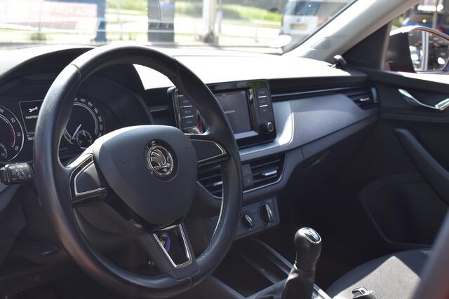 Skoda Kamiq 1.0 TSI Active Carplay Navi | Cruise Control | Parkeercamera | Trekhaak | 12 mnd BOVAG garantie Whatsapp 06-53188999