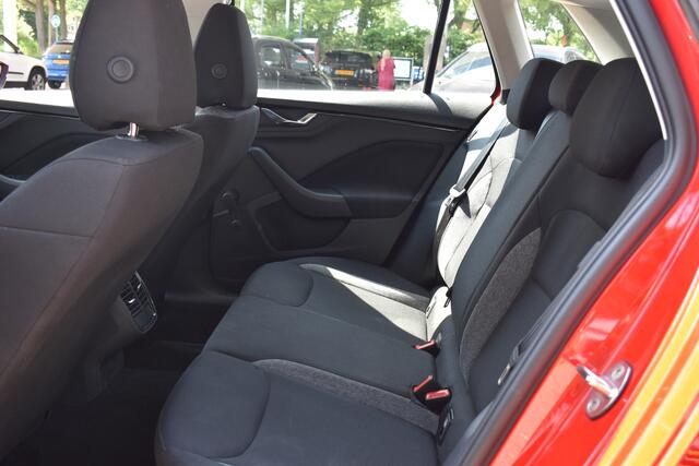 Skoda Kamiq 1.0 TSI Active Carplay Navi | Cruise Control | Parkeercamera | Trekhaak | 12 mnd BOVAG garantie Whatsapp 06-53188999