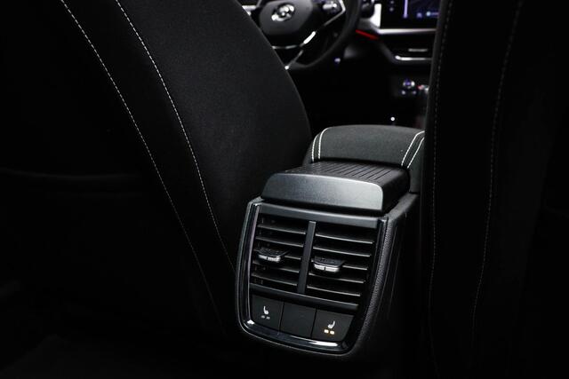 Skoda Kamiq 1.5 TSI ACT Sport Business | NAVI PACK | PANORAMADAK | ACHTERBANKVERWARMING | CAMERA | 18"