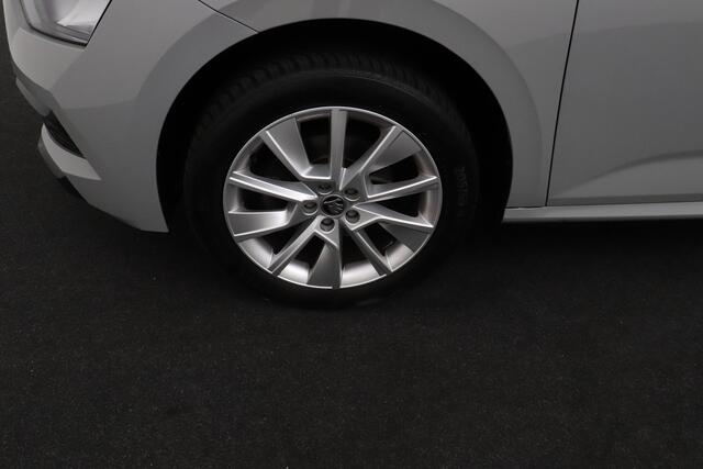 Skoda Kamiq 1.0 TSI Style Carplay Navi Stoelverw 17'LMV