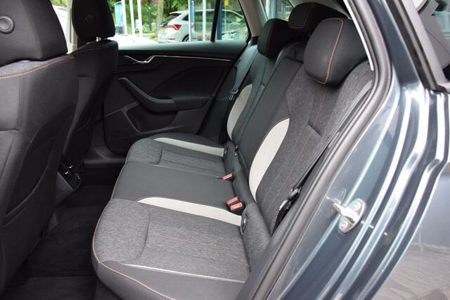 Skoda Kamiq 1.0 TSI 110PK Business Edition | Org. NL | BOVAG Garantie | Stoelverwarming | Vitrual Cockpit | Cruise & Climate Control | 17" Velgen | Parkeersensoren Voor&Achter |