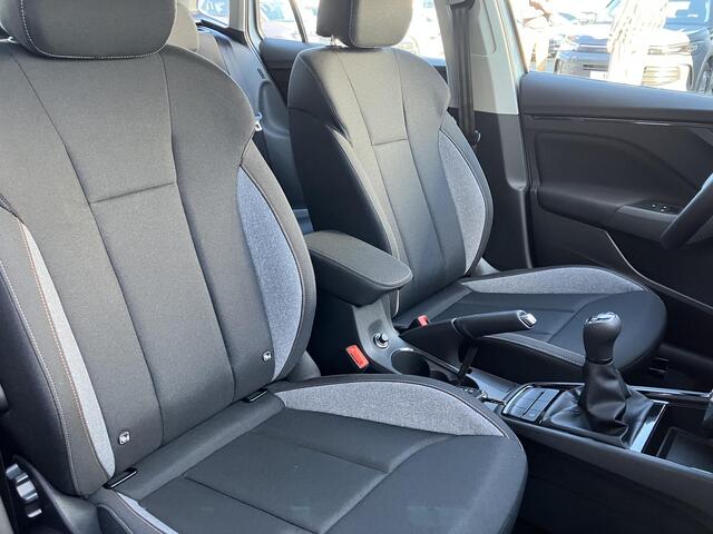 Skoda Kamiq Selection 1.0 TSI 115 PK SUV 6 versn. Hand | 17" lichtmetalen velgen | Apple Carplay/Android Auto | Parkeersensoren | Climatronic |