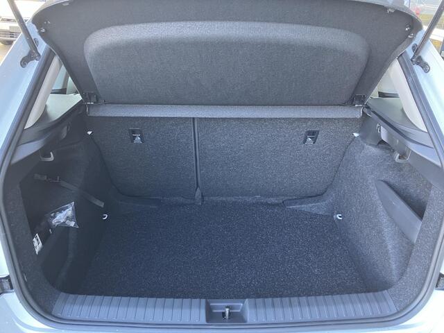 Skoda Kamiq Selection 1.0 TSI 115 PK SUV 6 versn. Hand | 17" lichtmetalen velgen | Apple Carplay/Android Auto | Parkeersensoren | Climatronic |