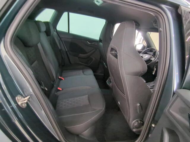 Skoda Kamiq 1.0 TSI Sport Business / Sportstoelen / LED / Climate Control / Parkeersensoren Achter / 17" LMV