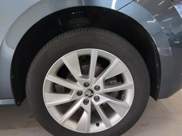 Skoda Kamiq 1.0 TSI Sport Business / Sportstoelen / LED / Climate Control / Parkeersensoren Achter / 17" LMV