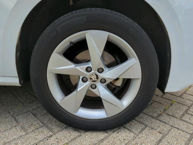 Skoda Kamiq 1.0 TSI Ambition / Climate controle / Parkeersensoren achter / Lichtmetaal 16 inch /
