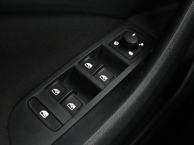 Skoda Kamiq 1.0 TSI Sport | Stoelverwarming | Virtual Cockpit | Camera | Adaptive cruise | Trekhaak | Verwarmde voorruit | Keyless | Full LED | Carplay | Navigatie