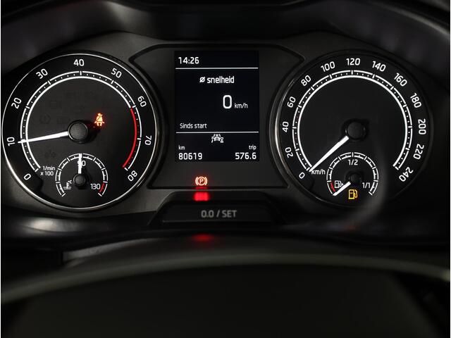 Skoda Kamiq 1.0 TSI Ambition 110 PK | Navigatie via app | Parkeersensoren | LM velgen |