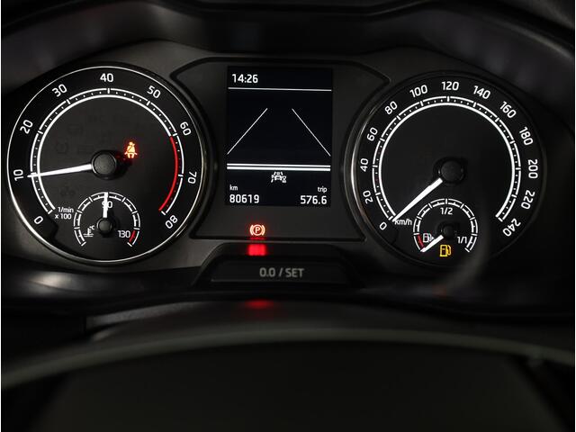 Skoda Kamiq 1.0 TSI Ambition 110 PK | Navigatie via app | Parkeersensoren | LM velgen |