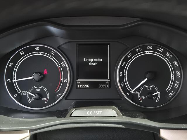 Skoda Kamiq 1.0 TSI Style Automaat DSG-7 | Climatronic | Stoelverwarming | Apple & Android | Ruimte!