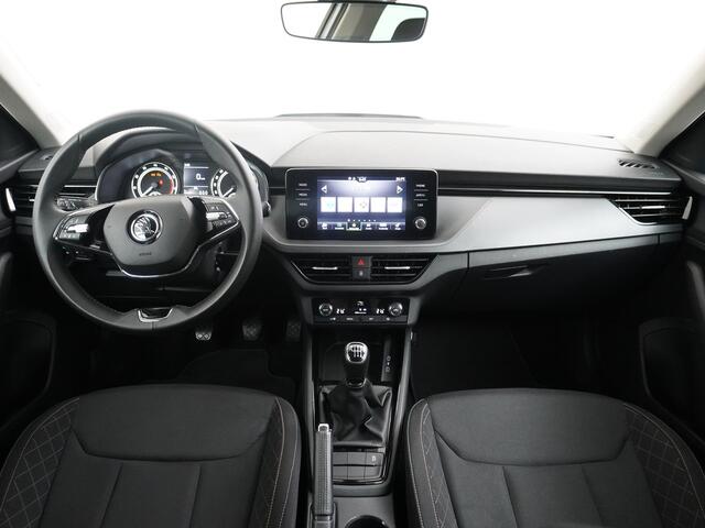 Skoda Kamiq T 111pk Smartlink Usb Pdc CruiseControl Ecc Dakrails Led Lane/Front-Assist Isofix Dab 4xElek.Ramen VerwarmdeSpiegels Aut.Verlichting VerstelbareStoelen/Stuur 16''LM NL-auto Hoge Instap Ambition 1.0 TSI