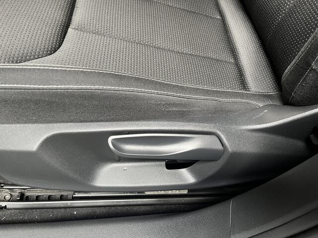 Skoda Kamiq 1.0 TSI Ambition / AUTOMAAT/ ELEKTR. TREKHAAK/ CRUISE/ KEYLESS/ MATRIX/ 17" LMV/ CLIMA/ STOEL-STUUR VERWARM./ DAB/ PARK. SENSOREN/ SMARTLINK