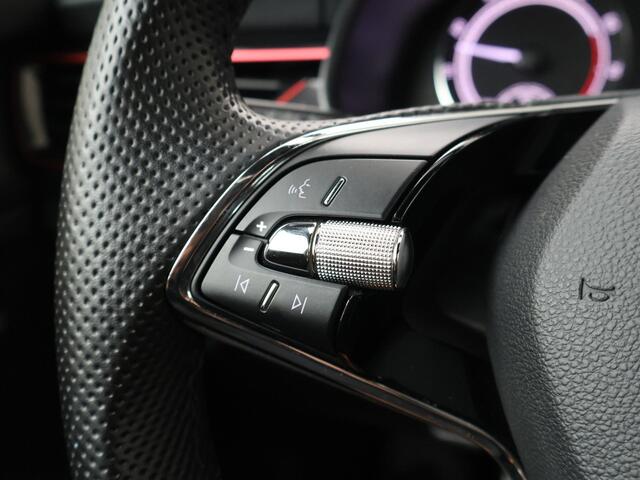 Skoda Kamiq 1.0 TSI Sport Business | 110 PK | Verwarmde voorstoelen | Climate control | LED verlichting |